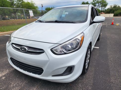 Used 2017 Hyundai Accent SE image 3