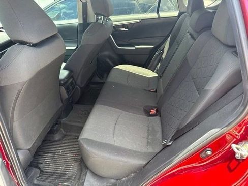 Used 2020 Toyota RAV4 XLE w/ Convenience Package FWD image 3