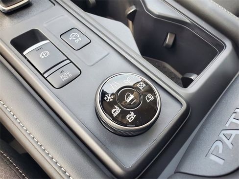 New 2025 Nissan Pathfinder S image 35