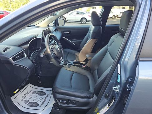 Used 2024 Toyota Corolla Cross XLE w/ Convenience Package AWD/4WD image 3