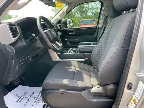 Used 2022 Toyota Tundra SR5 w/ SR5 Convenience Package AWD/4WD image 19