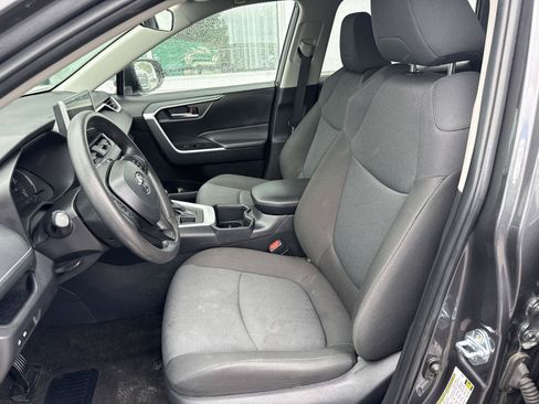 Used 2025 Toyota RAV4 XLE AWD/4WD image 11