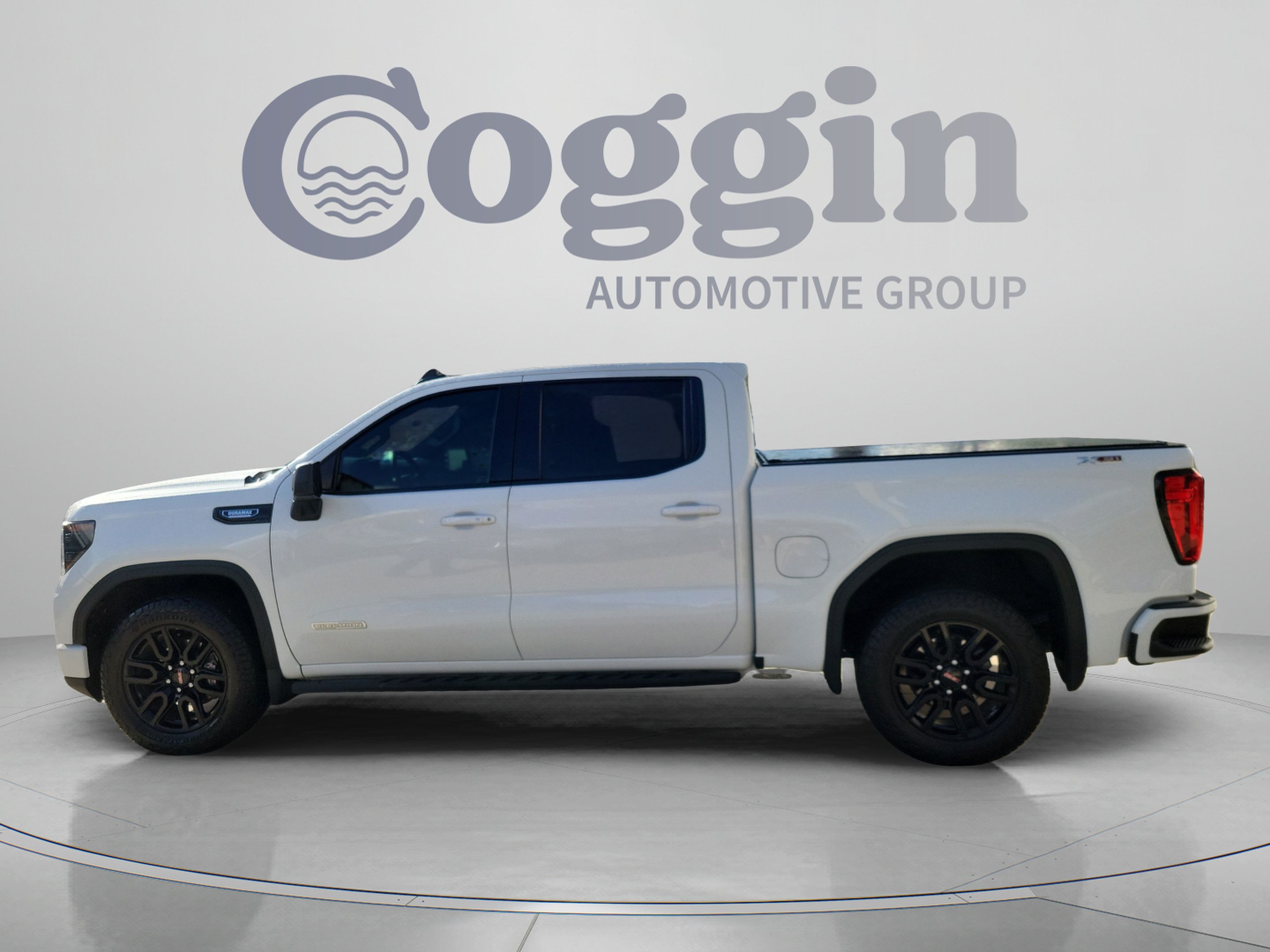 Used 2023 GMC Sierra 1500 Elevation AWD/4WD image 2