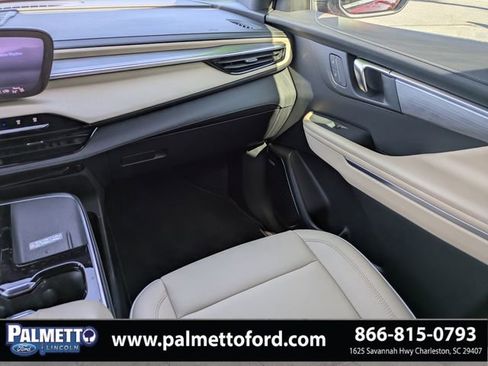 Used 2025 Buick Enclave Preferred FWD image 17