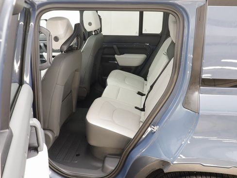 Used 2025 Land Rover Defender 110 S image 15