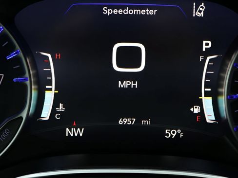 Used 2025 Chrysler Pacifica Limited FWD image 30