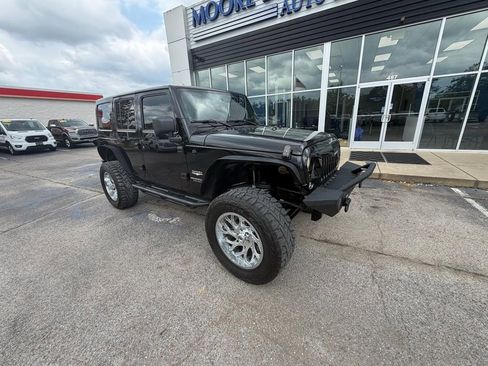 Used 2014 Jeep Wrangler Unlimited Sahara w/ Max Tow Package AWD/4WD image 2