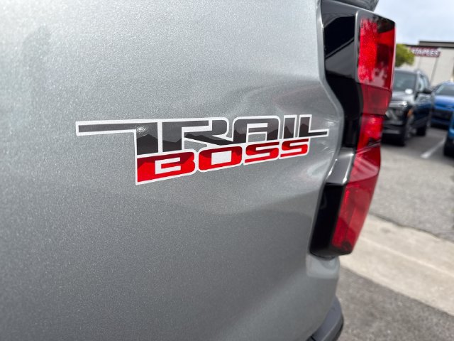 Used 2025 Chevrolet Colorado Trail Boss AWD/4WD image 30