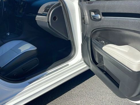 Used 2018 Chrysler 300 S w/ 300S Premium Group 2 image 31