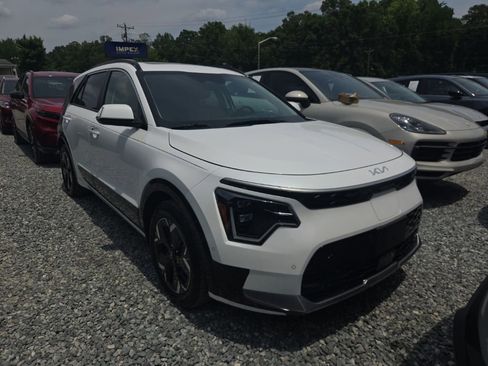 Used 2023 Kia Niro Wave w/ Wave Preserve Package FWD image 2