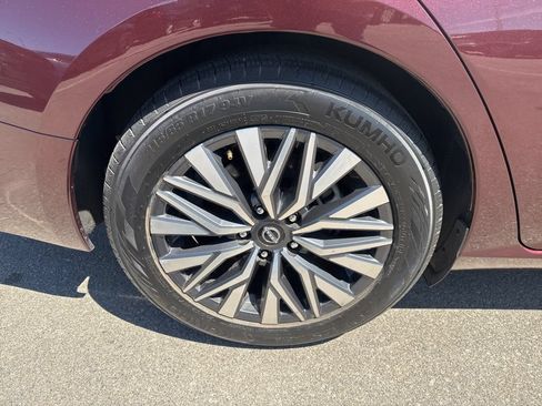 Used 2024 Nissan Altima 2.5 SV FWD image 10