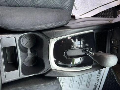 Used 2016 Nissan Rogue S AWD/4WD image 17