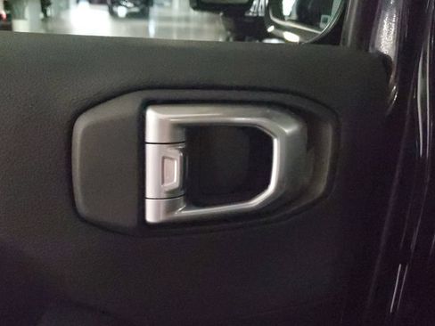 Used 2023 Jeep Wrangler Unlimited Sahara AWD/4WD image 16