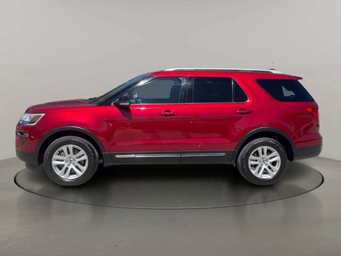 Used 2018 Ford Explorer XLT w/ Equipment Group 201A image 2
