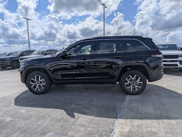New 2027 Jeep Grand Cherokee Laredo RWD image 7