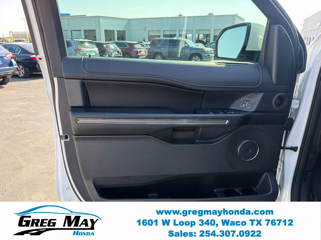 Used 2018 Ford Expedition XLT w/ Equipment Group 202A AWD/4WD image 10
