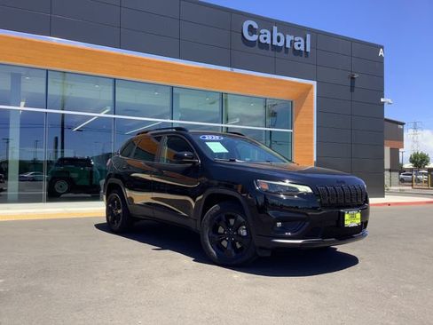 Used 2020 Jeep Cherokee Latitude Plus AWD/4WD image 2