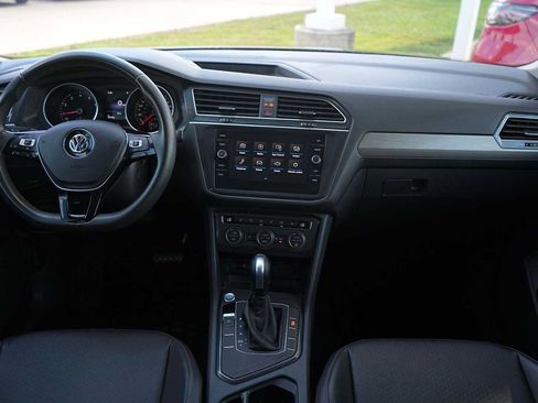 Used 2020 Volkswagen Tiguan SE w/ Panoramic Sunroof Package FWD image 10