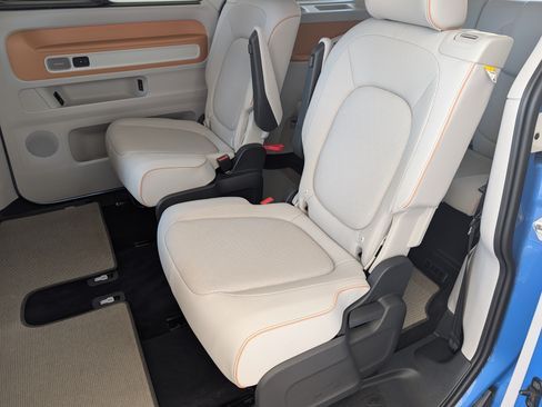 Used 2025 Volkswagen ID. Buzz 1st Edition AWD/4WD image 18