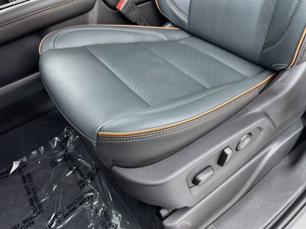 New 2026 GMC Yukon XL AT4 w/ AT4 Premium Package AWD/4WD image 19