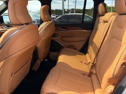 Used 2025 Jeep Grand Cherokee Summit AWD/4WD image 9