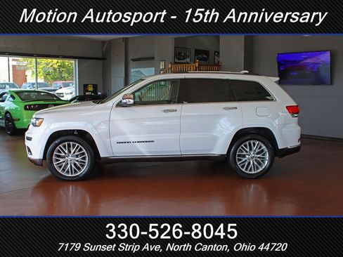 Used 2017 Jeep Grand Cherokee Summit AWD/4WD image 5