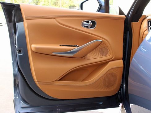 Used 2021 Aston Martin DBX image 18