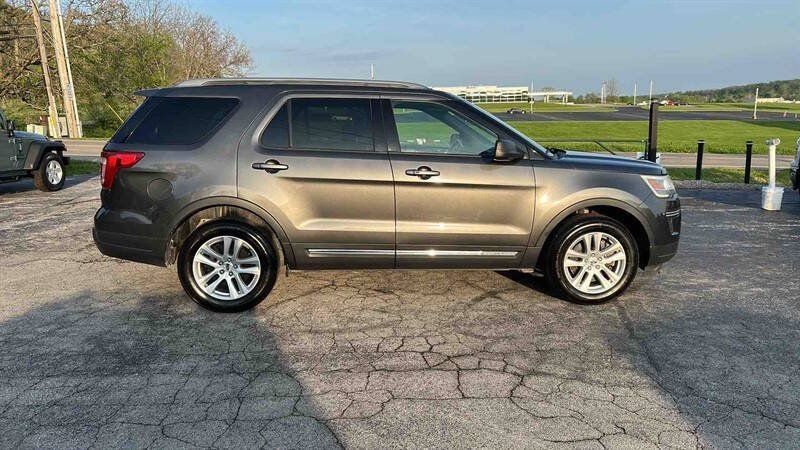 Used 2018 Ford Explorer XLT AWD/4WD image 1