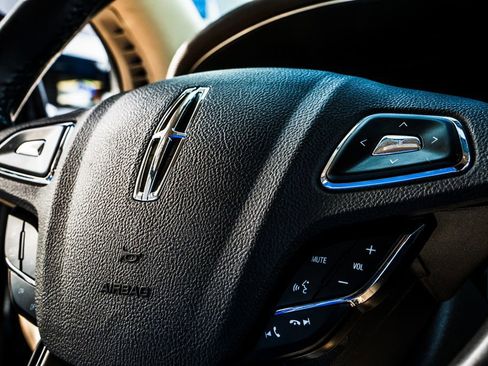 Used 2017 Lincoln MKC Select AWD/4WD image 27
