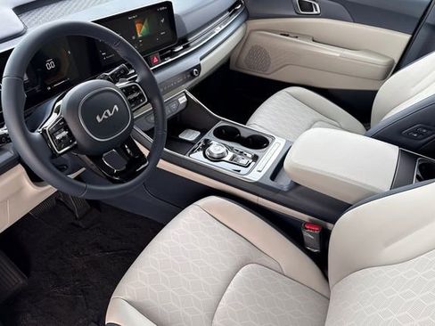 New 2026 Kia Carnival EX FWD image 11