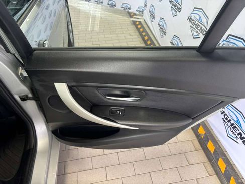 Used 2018 BMW 320i xDrive Sedan w/ Convenience Package image 19