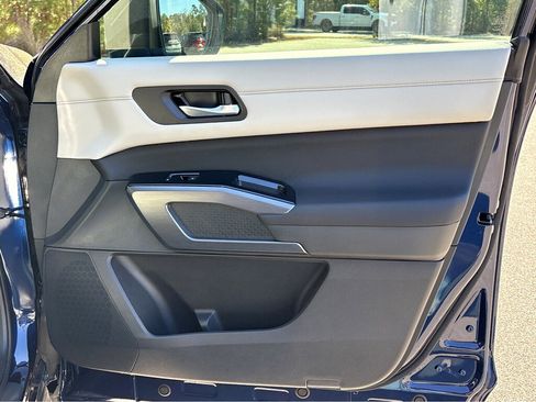 New 2026 Nissan Pathfinder SL image 13