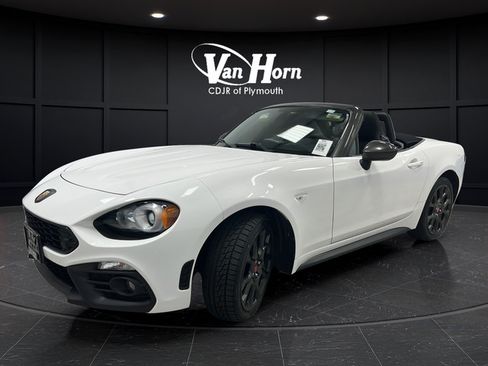 Used 2017 FIAT 124 Spider Abarth RWD image 3