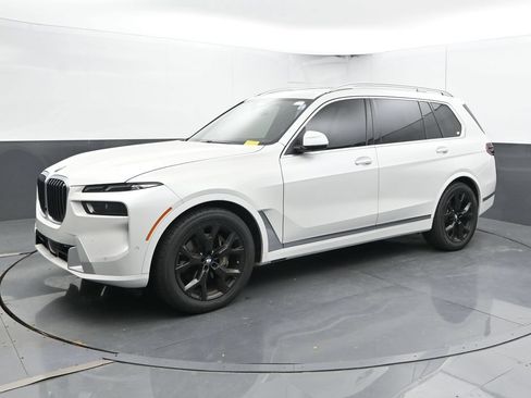 Used 2023 BMW X7 xDrive40i AWD/4WD image 5