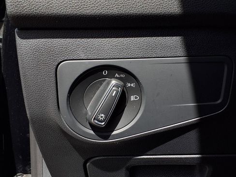 Used 2023 Volkswagen Tiguan SE w/ Panoramic Sunroof Package image 14