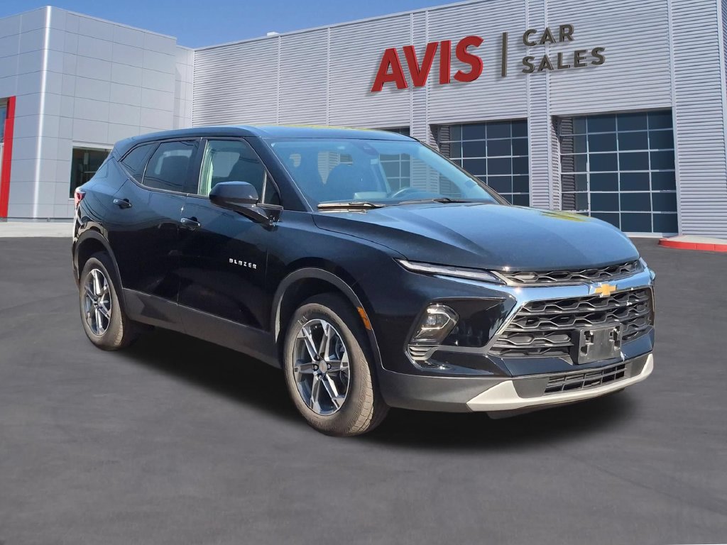 Used 2025 Chevrolet Blazer LT AWD/4WD image 3