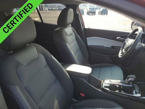 Used 2025 Chevrolet Trax LT w/ LT Convenience Package image 27