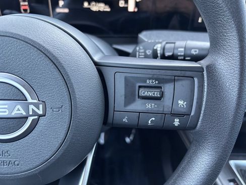 Used 2025 Nissan Kicks SV AWD/4WD image 15