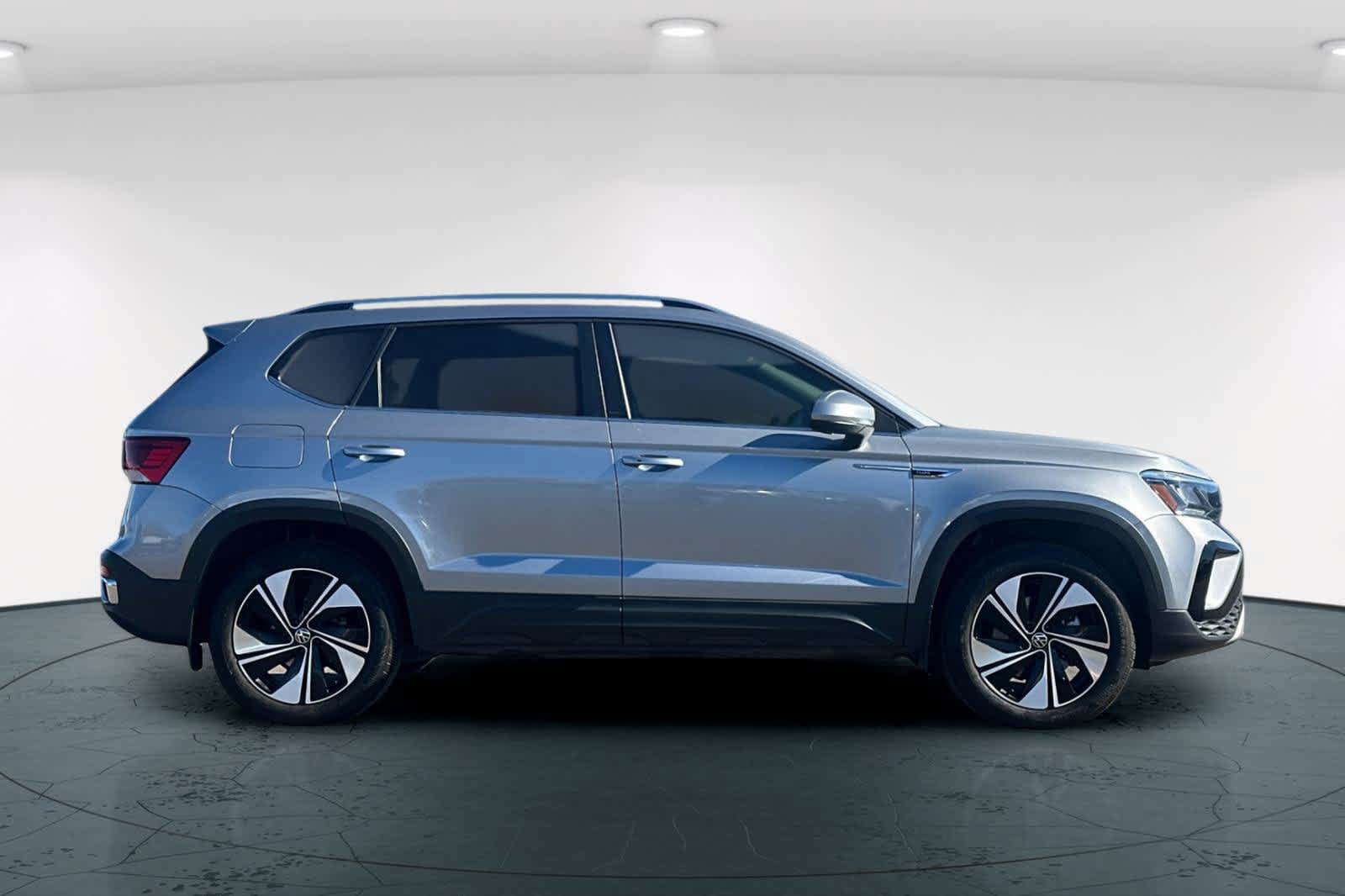 Used 2024 Volkswagen Taos SE w/ Panoramic Sunroof Package AWD/4WD image 6