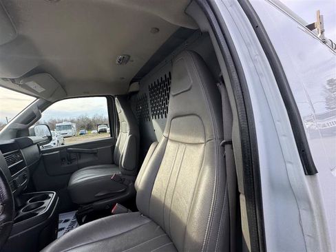 Used 2019 Chevrolet Express 3500 w/ Driver Convenience Package image 33