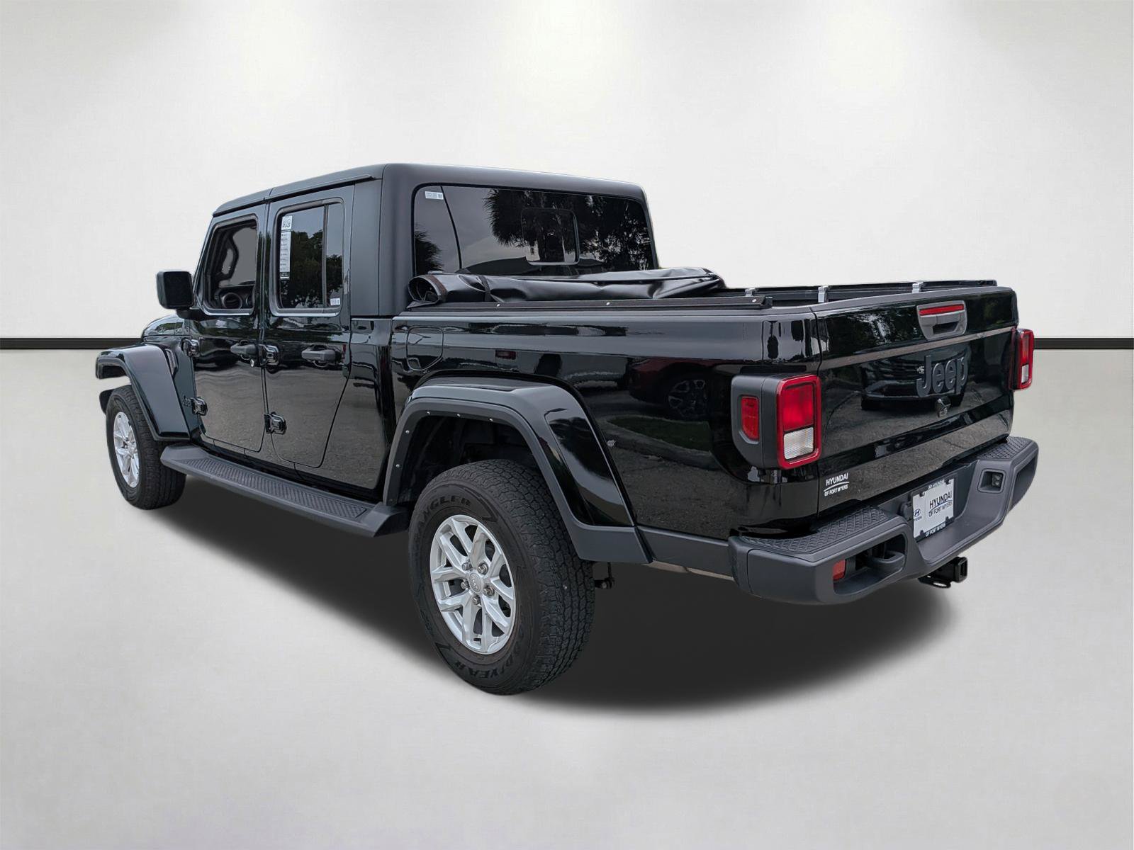 Used 2023 Jeep Gladiator Sport AWD/4WD image 6