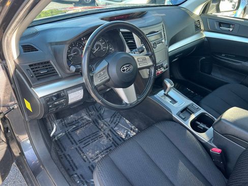 Used 2010 Subaru Outback 2.5i Premium AWD/4WD image 18