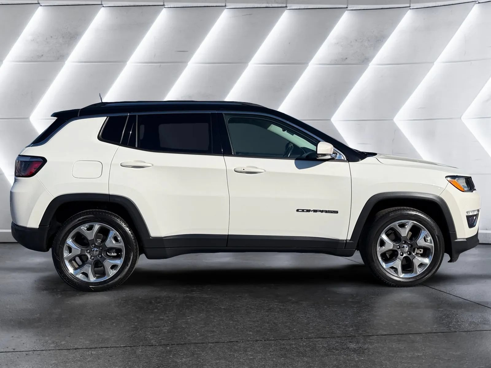 Used 2018 Jeep Compass Limited w/ Navigation Group FWD image 6