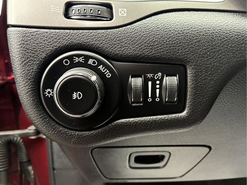 Used 2020 Jeep Cherokee Latitude Plus w/ Cold Weather Group AWD/4WD image 21