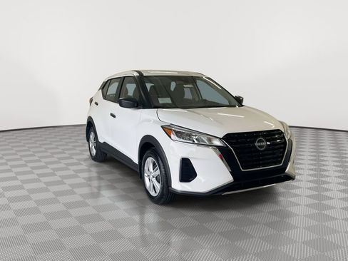 Certified 2025 Nissan Kicks Play S image 2
