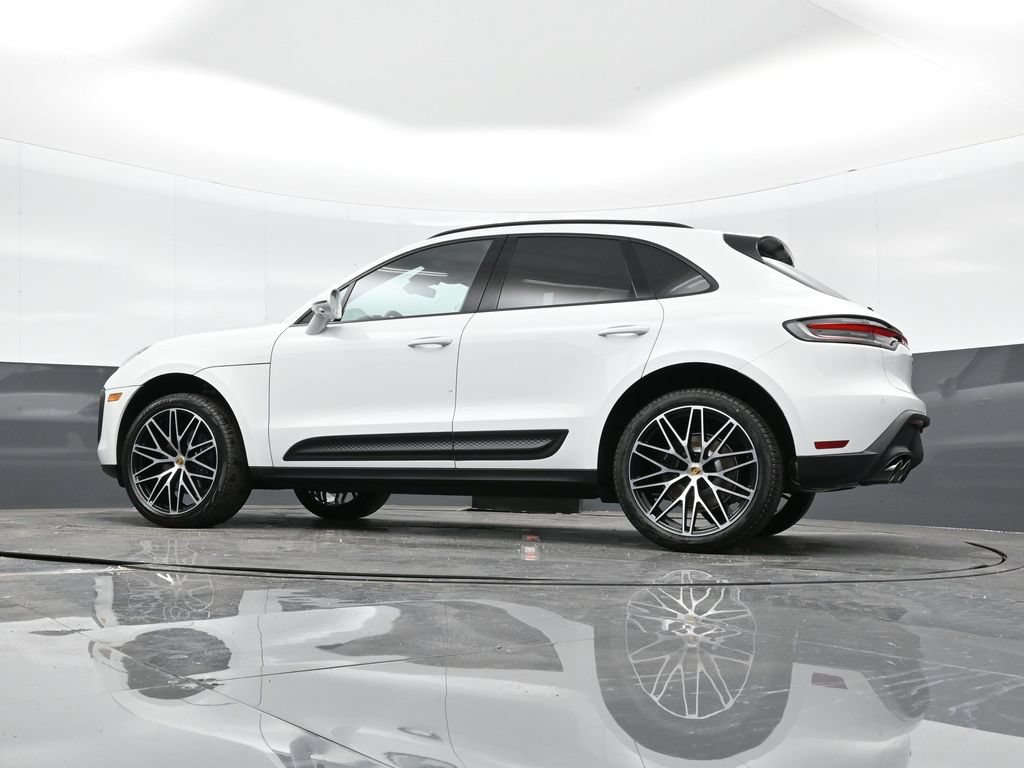 Certified 2026 Porsche Macan AWD/4WD image 35