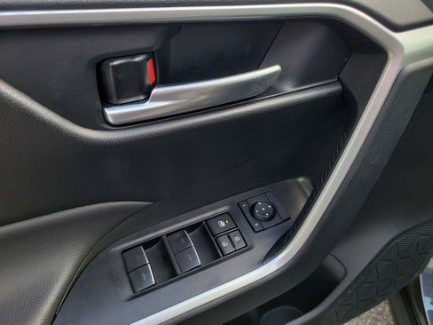 Certified 2025 Toyota RAV4 XLE FWD image 19