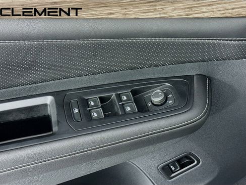 Used 2025 Volkswagen Atlas SEL Premium R-Line image 28