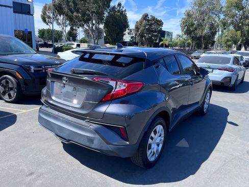Used 2019 Toyota C-HR LE image 3