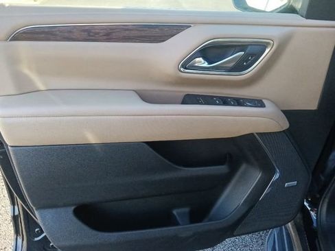 Used 2024 Chevrolet Suburban Premier image 11